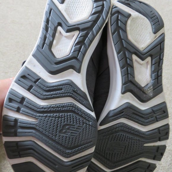 New Balance Unisex- FuelCore Nergize V1 Sneaker - Size 8.5  Gently Used - Picture 4 of 4